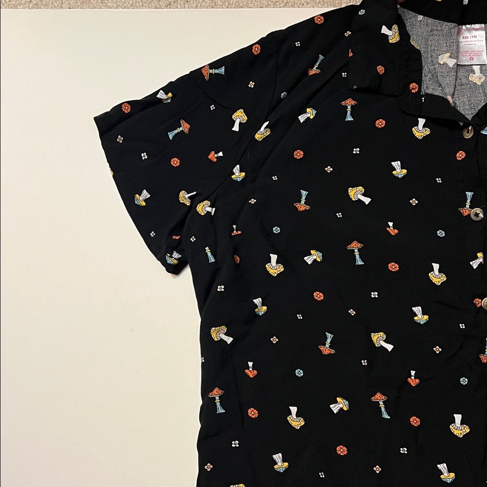 Black Mushroom button down short sleeve shirt women’s juniors XXL / 19 - Picture 5 of 11